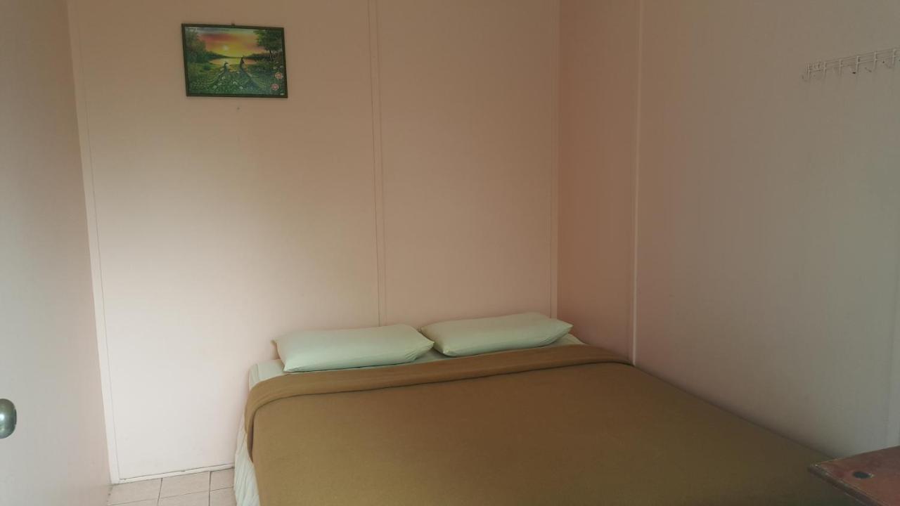 Alora Budget Penginapan Tanah Rata